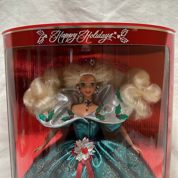 Happy Holidays Barbie - Picture 2 of 8